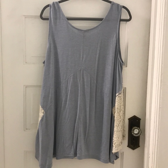 BOUTIQUE LACE TANK TOP - Picture 2 of 4